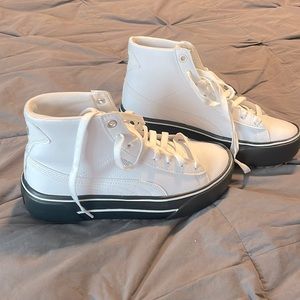Platform white leather Puma high tops - brand new and gorgeous - size 7.5 women